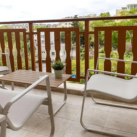 Stylish Flat With Parking - St Constantine & Helena By Flat Mаnаger Apartment *