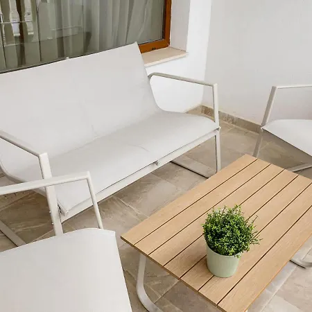 아파트 Stylish Flat With Parking - St Constantine & Helena By Flat Mаnаger *